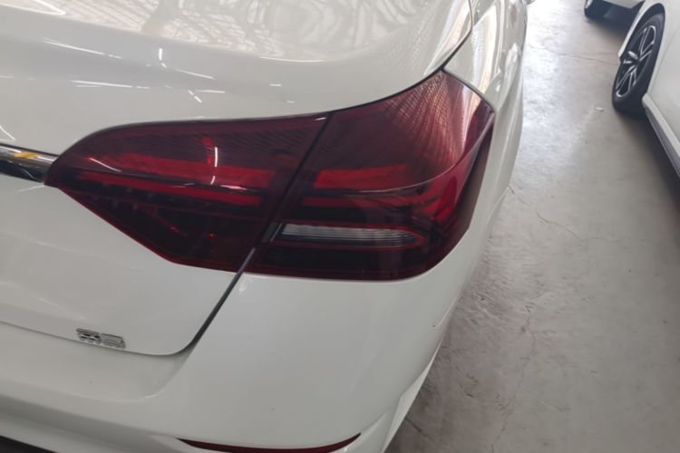GEELY Emgrand 2021 car image #8