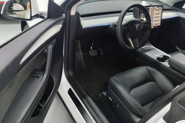 Tesla Model Y 2024 #16 Tesla Model Y 2024 car image #16