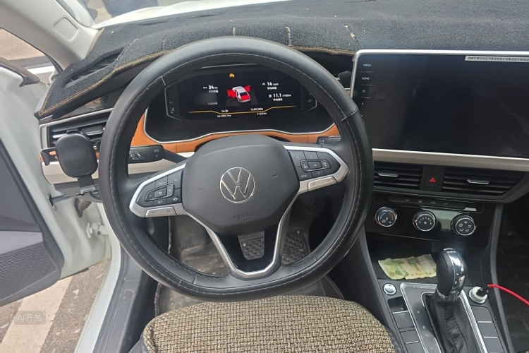 Volkswagen Bora 2022 car image #12