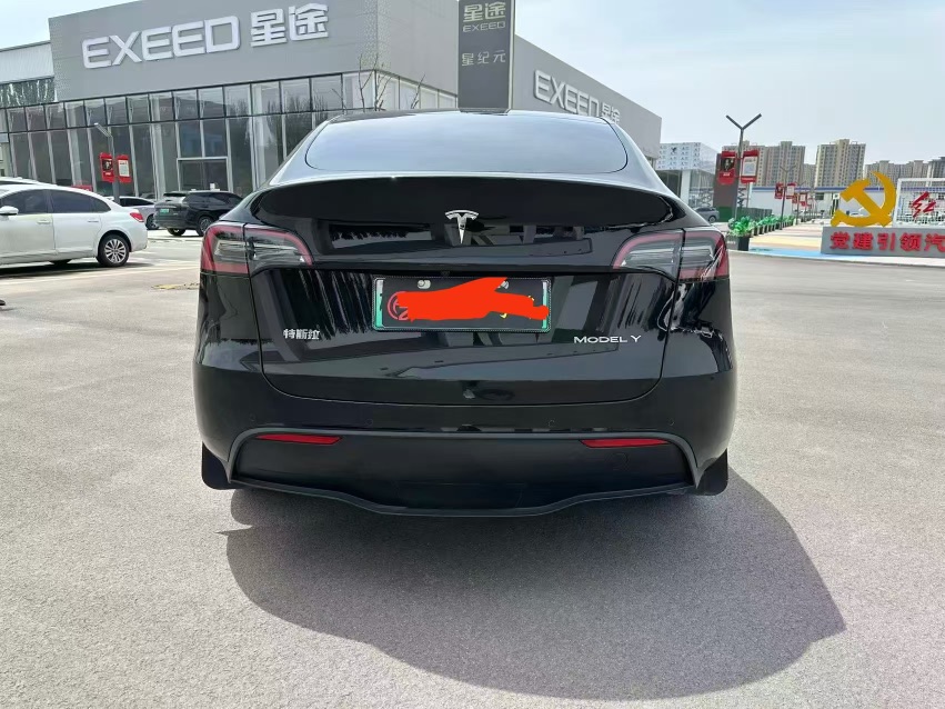 Tesla Model Y 2023 #8 Tesla Model Y 2023 car image #8