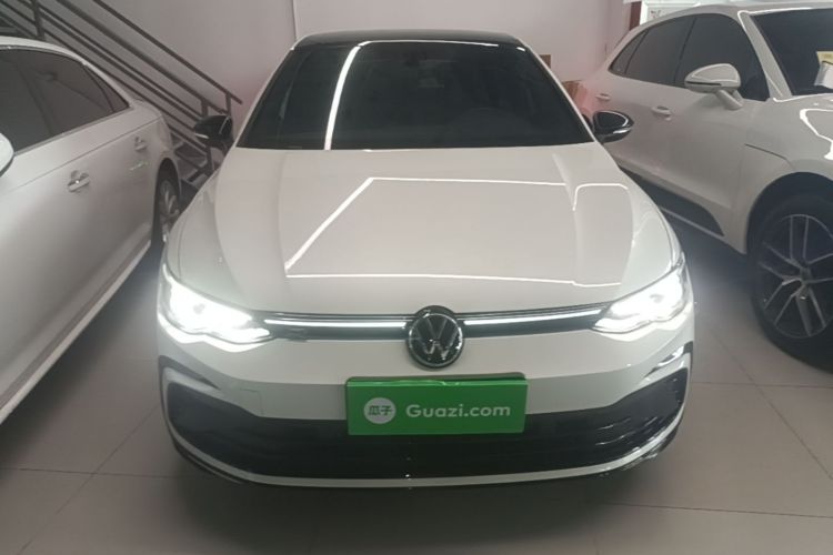 Volkswagen Golf 2023 car image #3