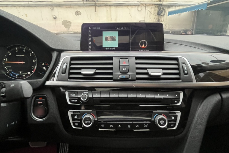 BMW 3 Series 2018 car image #21