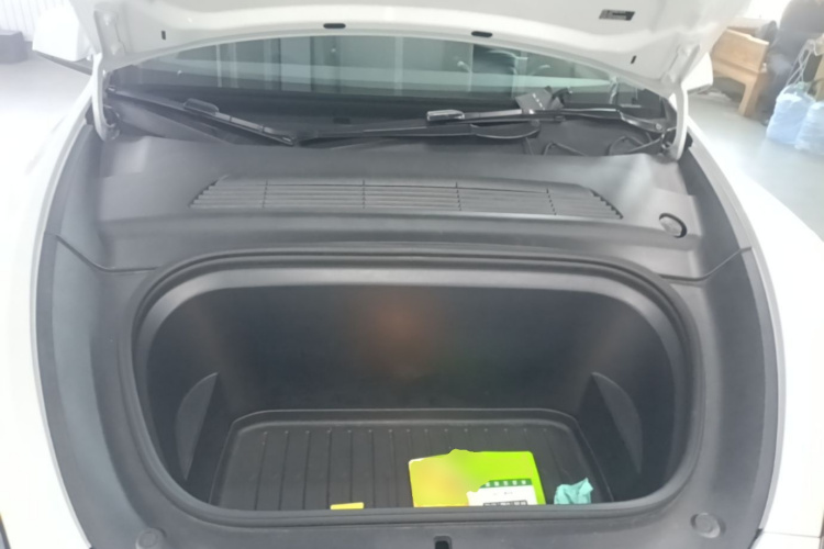 Tesla Model Y 2023 car image #22