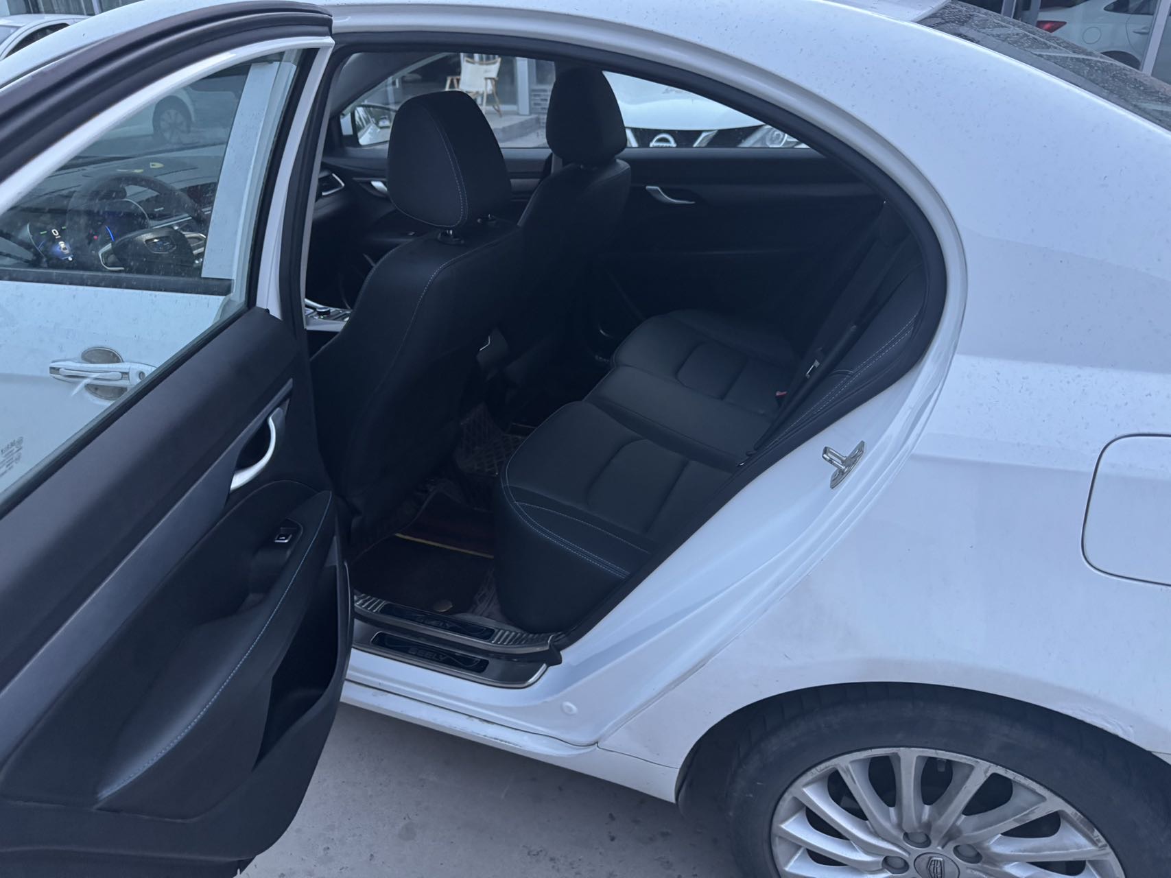 GEELY Emgrand New Energy 2020 #5 GEELY Emgrand New Energy 2020 car image #5