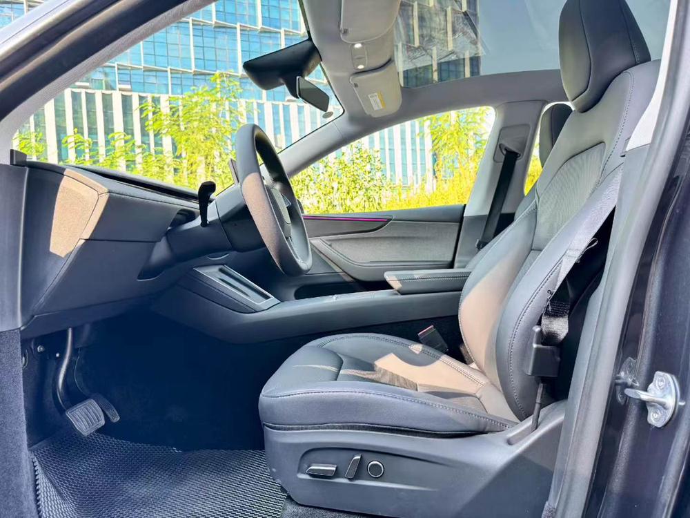 Tesla Model Y 2025 car image #9