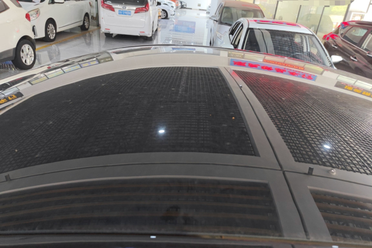 Tesla Model Y 2022 car image #25