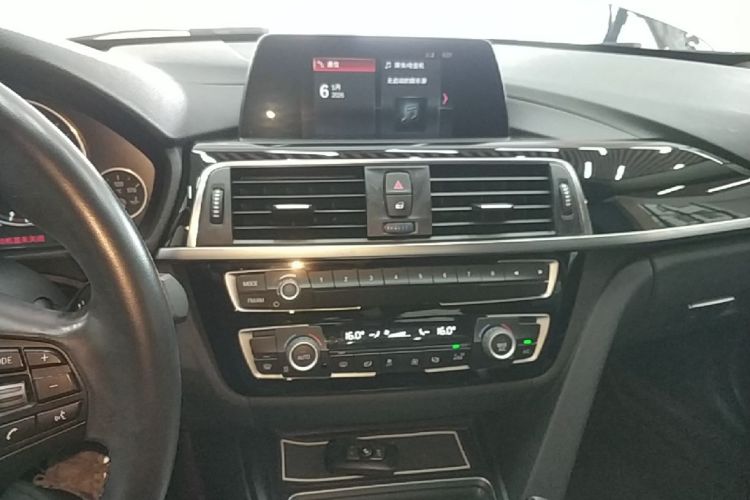 BMW 3 Series 2018 car image #17