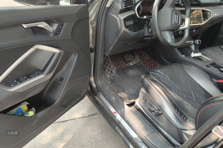 Audi Q3 2023 car image #18
