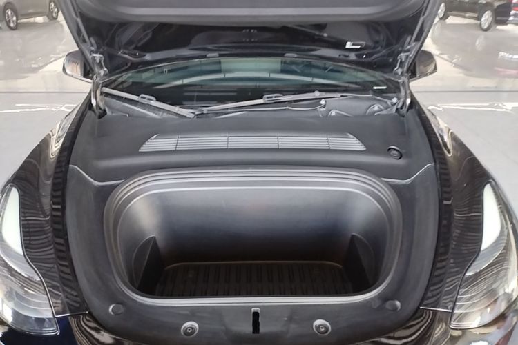 Tesla Model Y 2023 car image #20