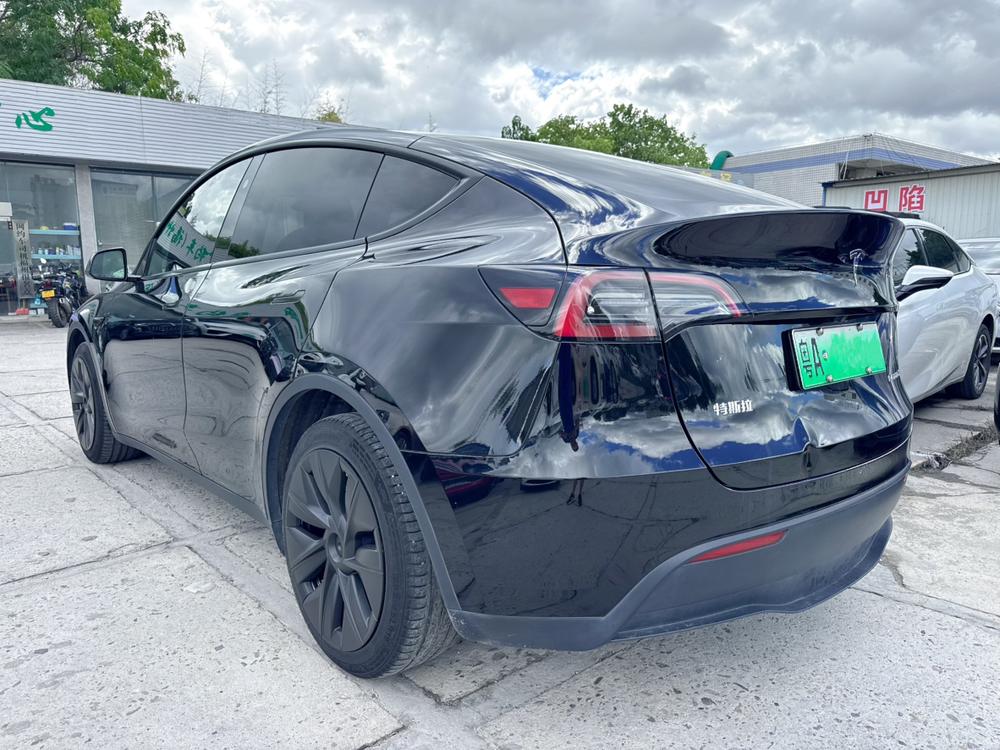 Tesla Model Y 2024 car image #4