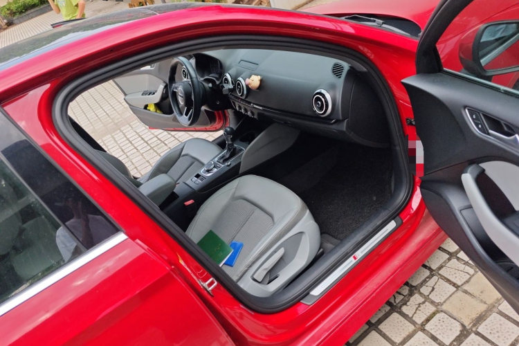 Audi A3 2019 immagine di auto #27