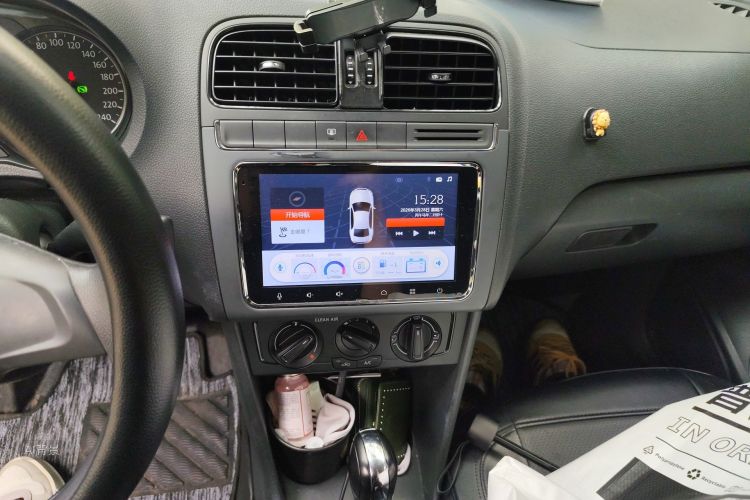 Volkswagen Polo 2017 car image #15