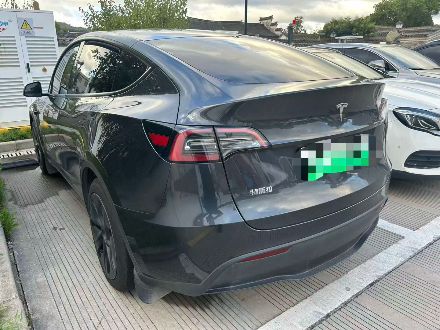 Tesla Model Y 2024 immagine di auto #8