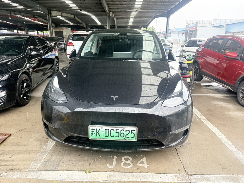 Tesla Model Y 2022 car image #2