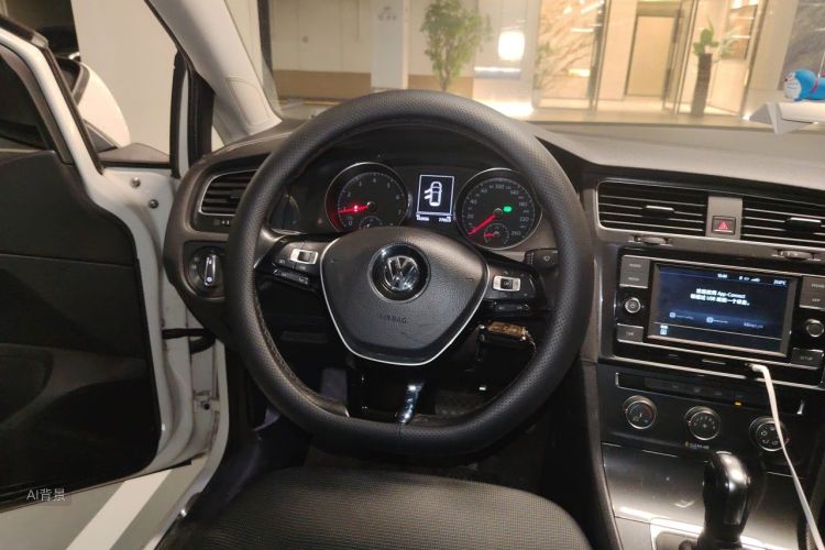 Volkswagen Golf 2018 car image #12