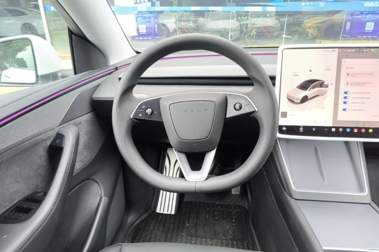 Tesla Model Y 2025 #11 Tesla Model Y 2025 car image #11