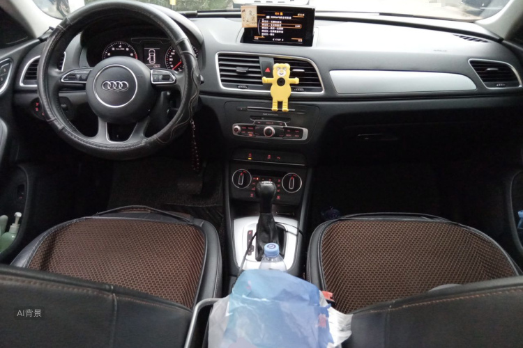 Audi Q3 2018 car image #11