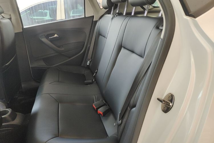 Volkswagen Polo 2019 car image #17