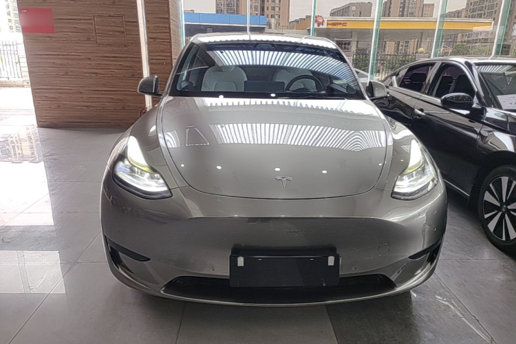 Tesla Model Y 2022 car image #3
