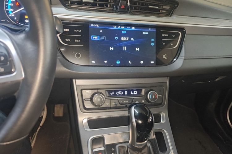 GEELY Emgrand 2019 صورة سيارة #13