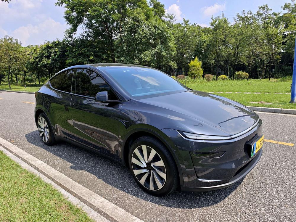 Tesla Model Y 2025 car image #3