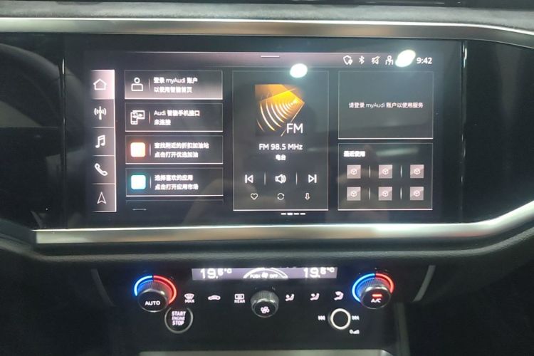 Audi Q3 2022 car image #13