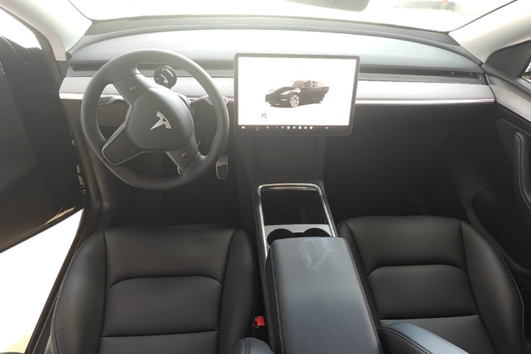 Tesla Model Y 2024 #10 Tesla Model Y 2024 car image #10