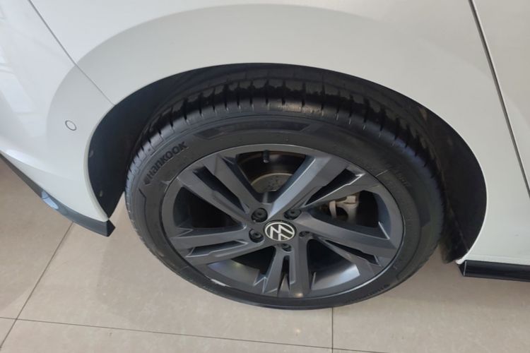 Volkswagen Golf 2023 imagem de carro #10