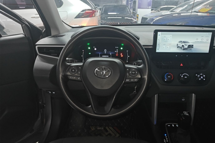 Toyota Corolla Cross 2024 car image #11