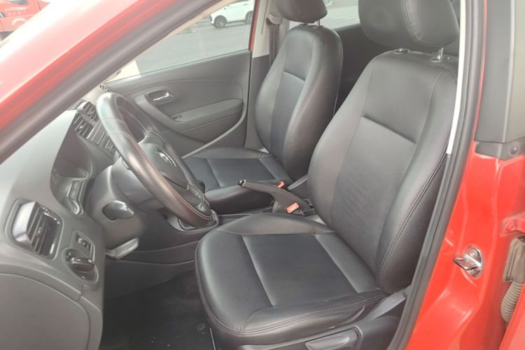 Volkswagen Polo 2015 car image #15