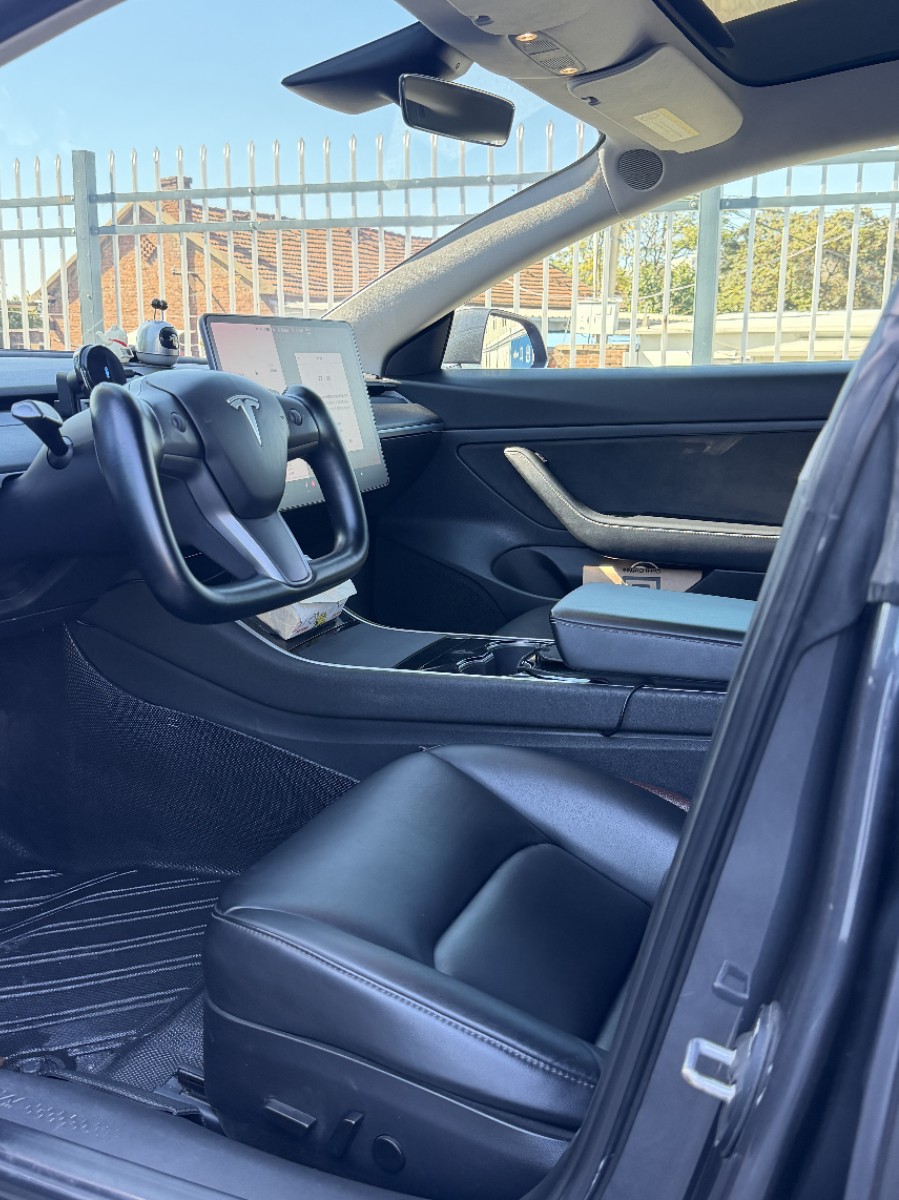 Tesla Model 3 2020 car image #8
