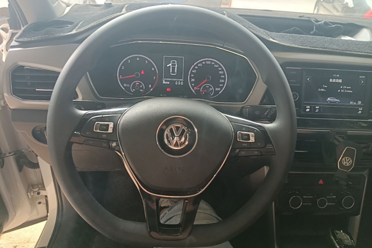 Volkswagen T-Cross 2020 #11 Volkswagen T-Cross 2020 car image #11