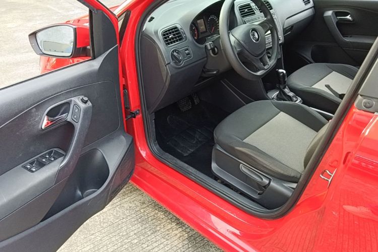 Volkswagen Polo 2018 car image #16