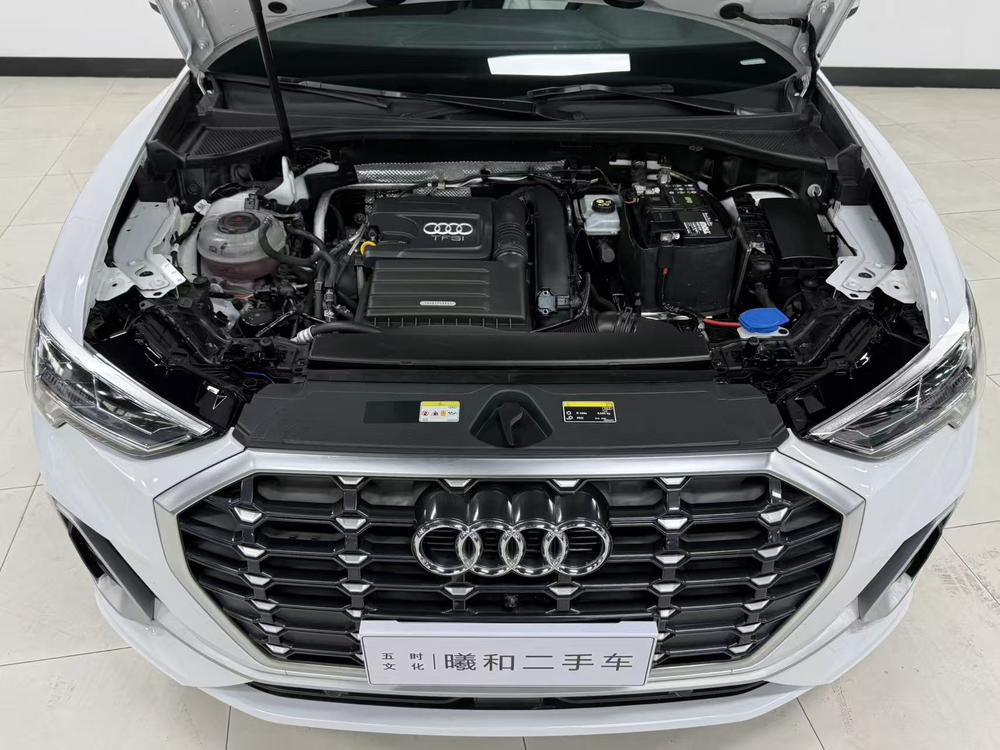 Audi Q3 2022 car image #8