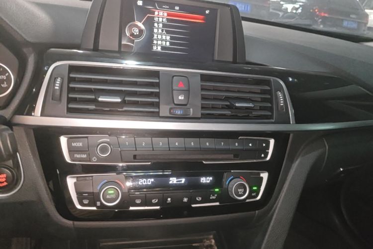 BMW 3 Series 2017 car image #13