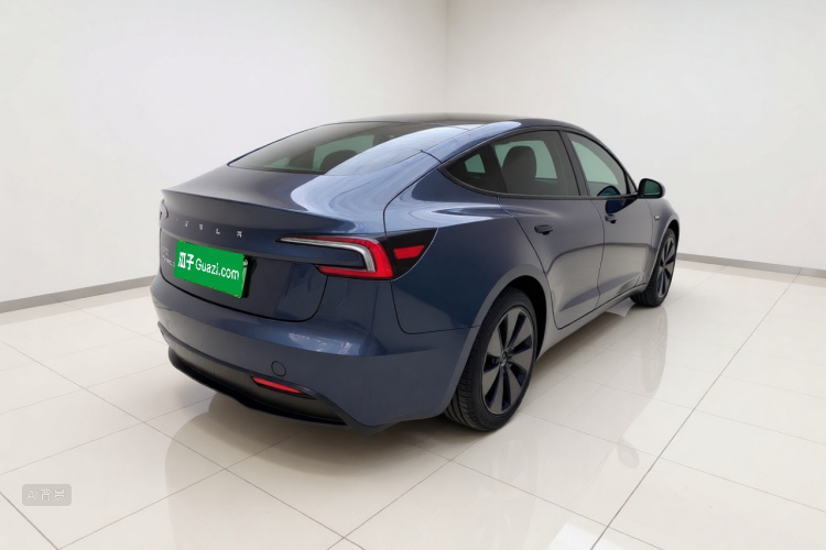 Tesla Model 3 2025 car image #7