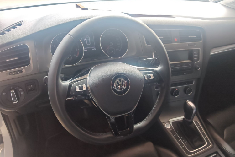 Volkswagen Golf 2015 car image #14
