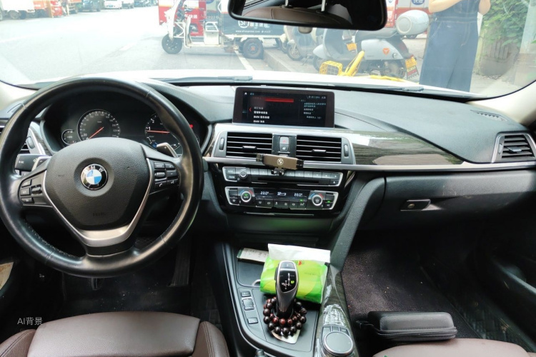 BMW 3 Series 2018 car image #6