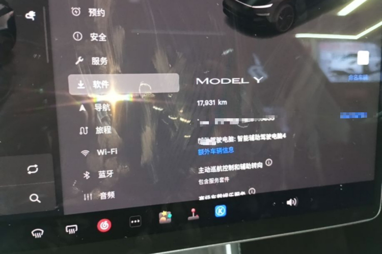 Tesla Model Y 2025 car image #12
