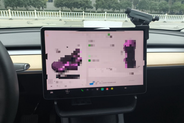 Tesla Model Y 2021 car image #15