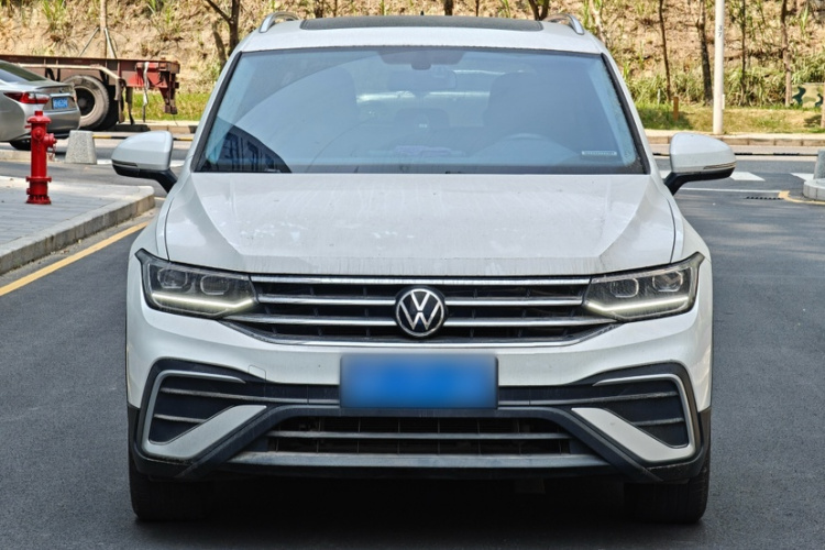 Volkswagen Tiguan L 2024 image de voiture #3