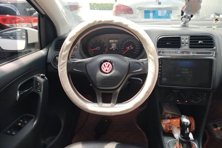 Volkswagen Polo 2019 car image #11