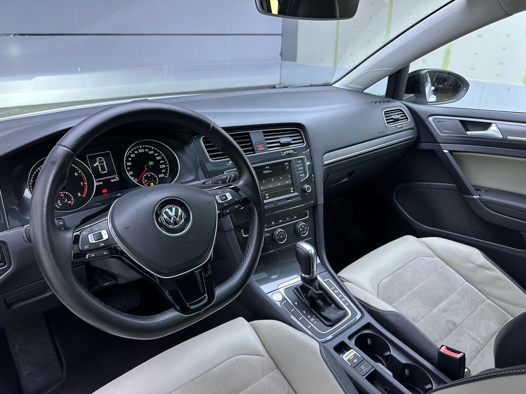 Volkswagen Golf 2017 car image #9