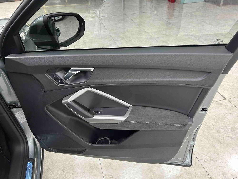 Audi Q3 2022 car image #14