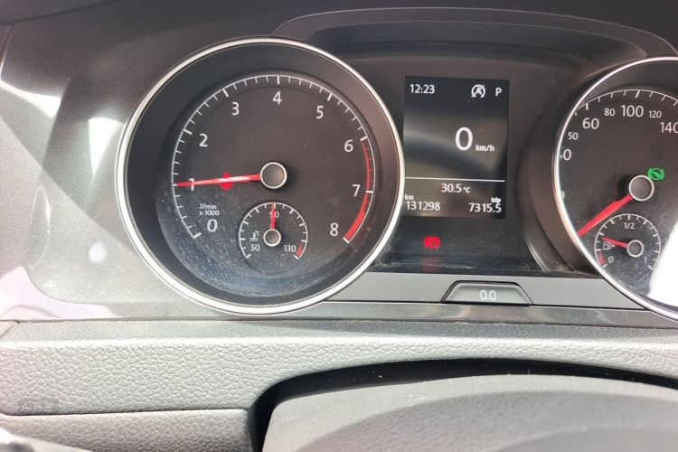 Volkswagen Golf 2018 car image #14