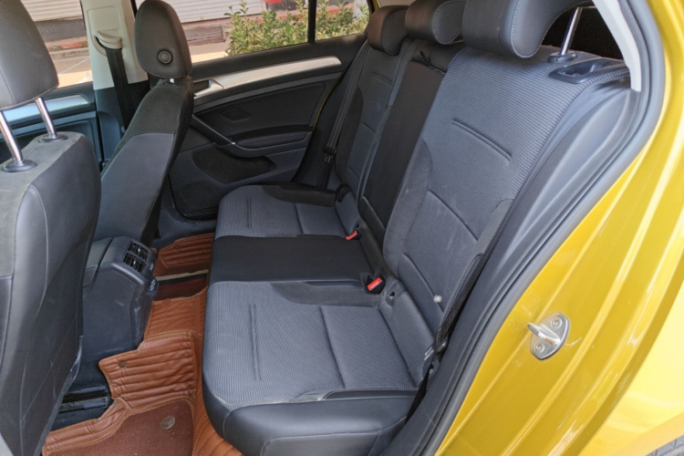 Volkswagen Golf 2019 car image #17