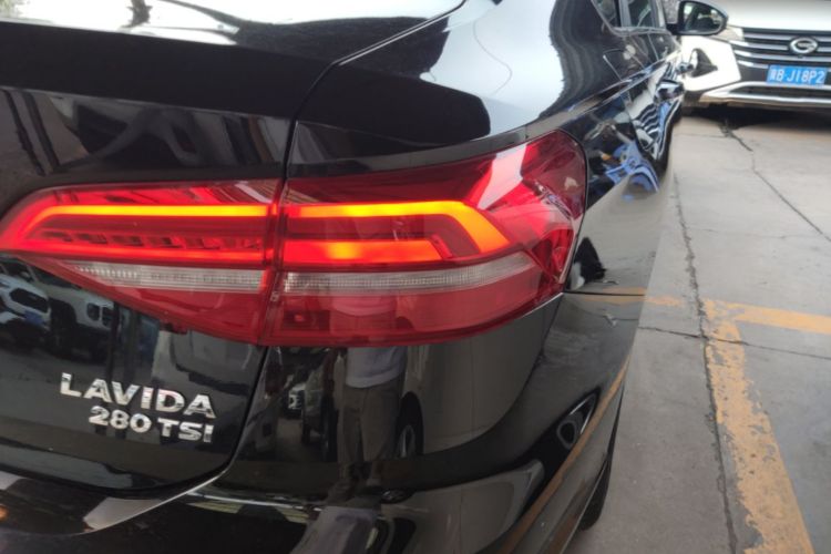 Volkswagen Lavida 2018 car image #8