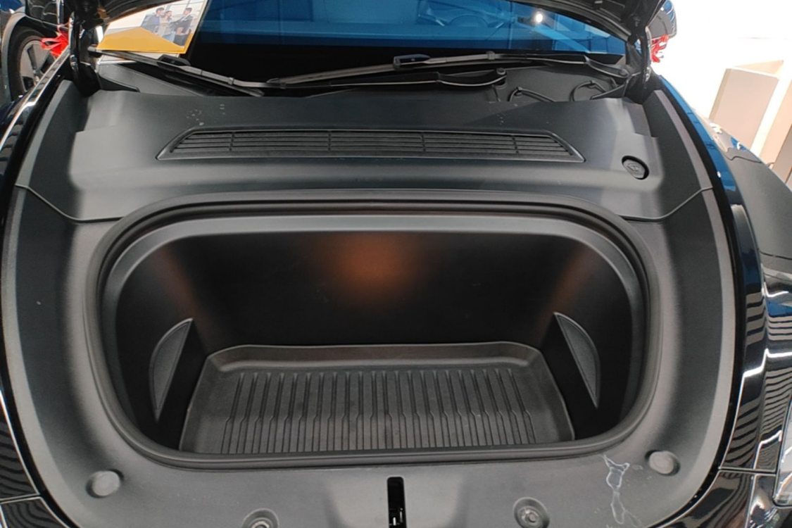 Tesla Model Y 2023 car image #3