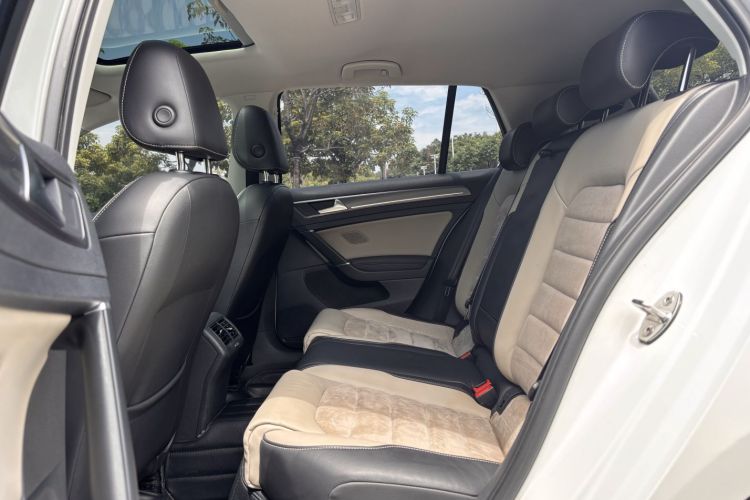 Volkswagen Golf 2017 car image #17