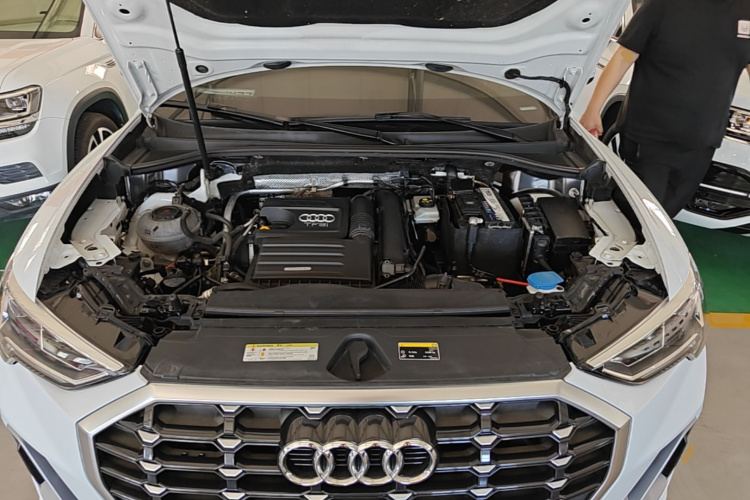 Audi Q3 2020 car image #20